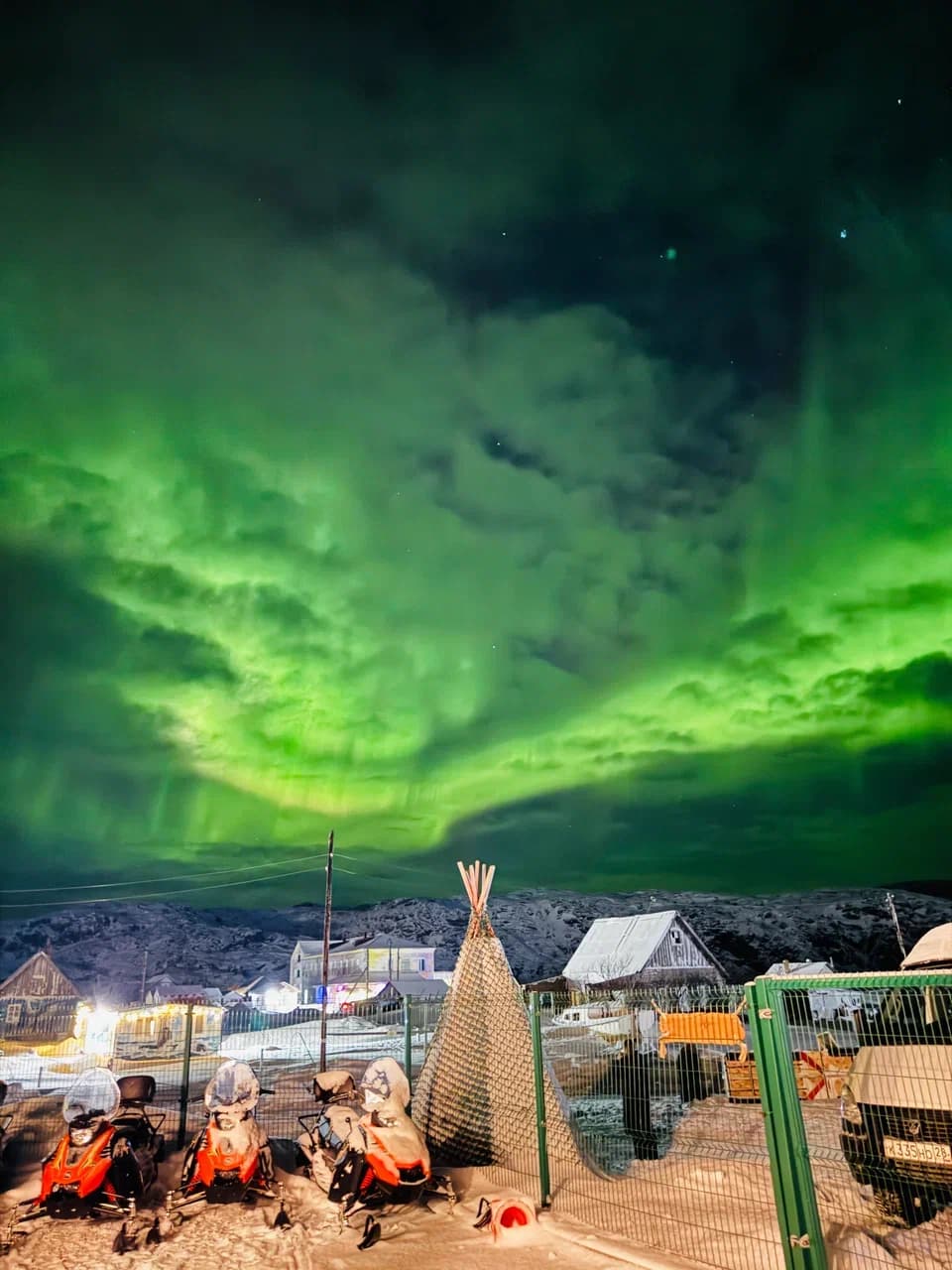 Северное сияние над Баренцевым морем